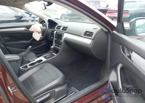 2013 Volkswagen Passat 2.5L Se из США, поврежденный, VIN 1VWBP7A39DC045753